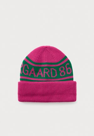 Pink knitted beanie with green band featuring the text "GAARD 86" and a folded brim, displayed on a plain light background.