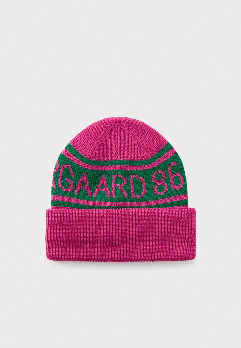 Pink knitted beanie with green band featuring the text "GAARD 86" and a folded brim, displayed on a plain light background.
