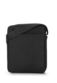 Borsa a tracolla nera in nylon testurizzato, dotata di chiusura con zip, tracolla regolabile e logo inciso in modo discreto sulla tracolla. Forma rettangolare.