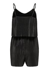 Mono negro con pliegues y tirantes finos ajustables. Presenta una parte superior sin mangas y pantalones cortos, exhibiendo un acabado suave y texturizado.