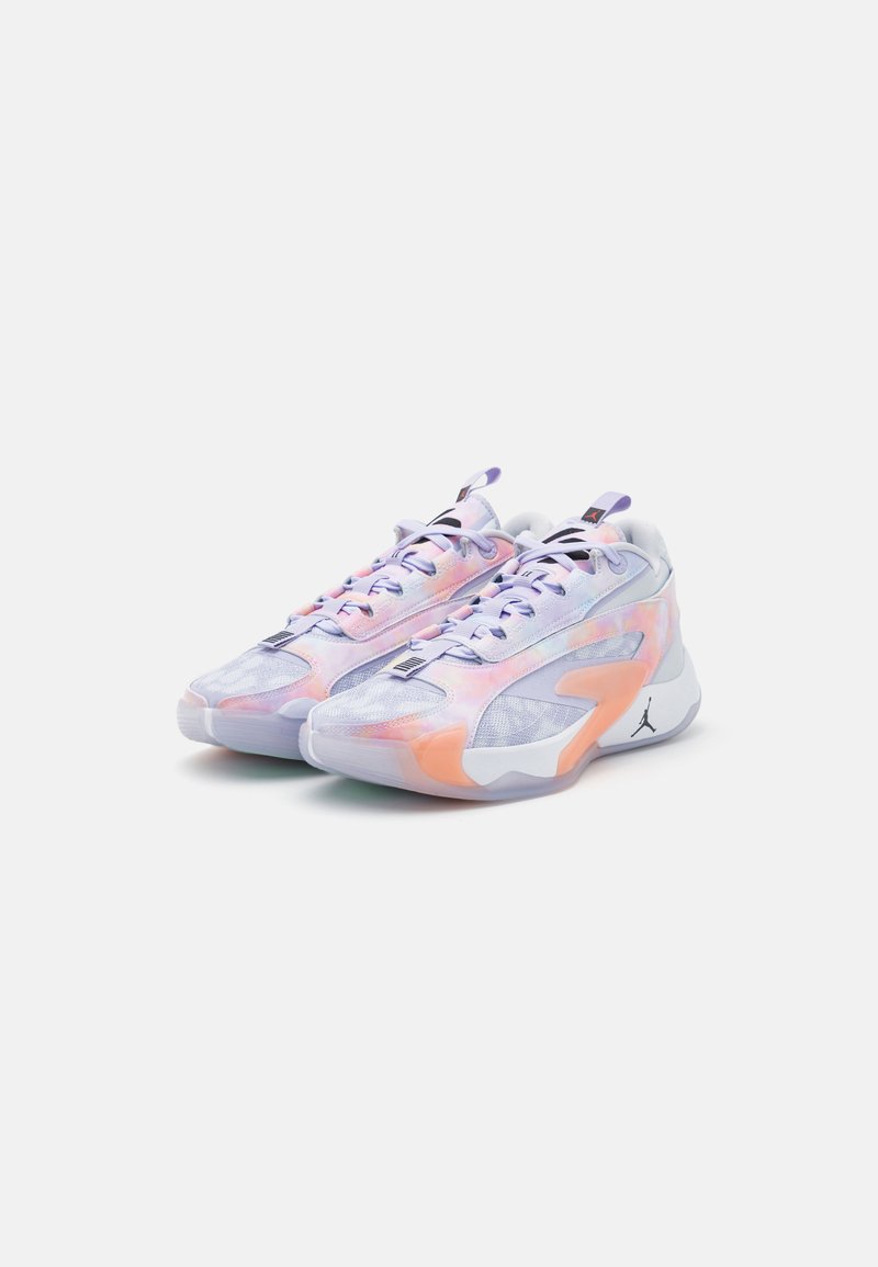 Zapatillas con una parte superior de malla translúcida en tonos de lavanda y rosa, suela de goma duradera, collar acolchado y acentos multicolores.