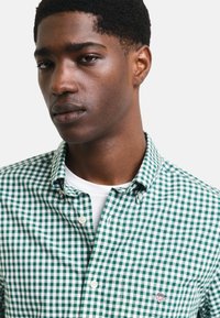 GANT CLASSIC - Hemd - deep forest green
