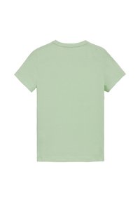 Camiseta de manga corta en verde claro. Hecha de algodón suave, cuenta con un cuello redondo y un diseño liso sin patrones ni acentos visibles.