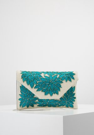 Kopertówka z koralikami w kremowym kolorze z turkusowym kwiatowym haftem. Posiada zakładkę na klapę, srebrny łańcuszkowy pasek oraz teksturowaną powierzchnię.