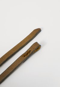 Vanzetti WRAP BELT WITH BEVELLED KNOTABLE TIP - Lannevyö - olive