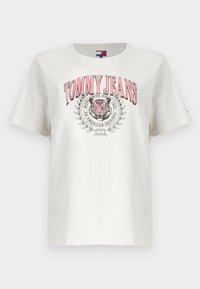 TIGER VARSITY TEE - Apdrukāts T-krekls - oat