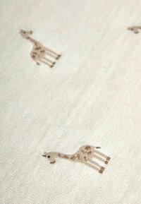 JoJo Maman Bébé GIRAFFE EMBROIDERED - Osuška - natural