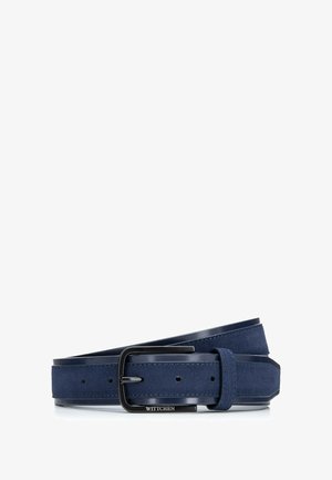 Navyblauer Gürtel aus Wildleder und Leder, mit einer rechteckigen Metallschnalle, dekorativer Naht und mehreren Einstelllöchern.