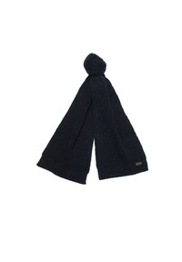 Șarfă tricotată de culoare albastru închis, cu un model texturat, având un vârf legat și o etichetă mică, de culoare maron deschis, pe un capăt.