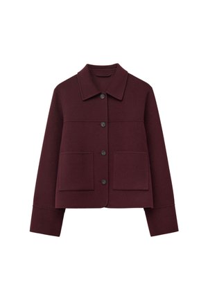 Bordeaux knopenjack met een kraag, twee voorzakken en lange mouwen. Gemaakt van een textuurstof met een gestructureerde pasvorm.