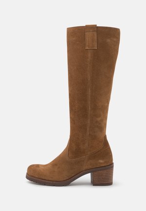 Boots - brown