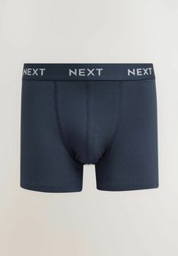 Tamno plave pamučne gaćice bokserice s prilagođenim dizajnom, koje imaju kontrastni sivi pojas s logom "NEXT" i nevidljive šavove za udobnost.