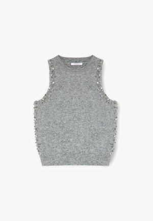 Maglione grigio senza maniche con borchie decorative argentate sui lati, scollo e orlo a costine, realizzato in materiale morbido e strutturato.