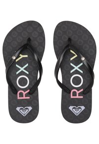 Mustat pamput, joissa on teksturoitu musta pohja, joka esittää sydänlogokuviota ja moniväristä "ROXY"-brändäystä jalkatyynyllä.