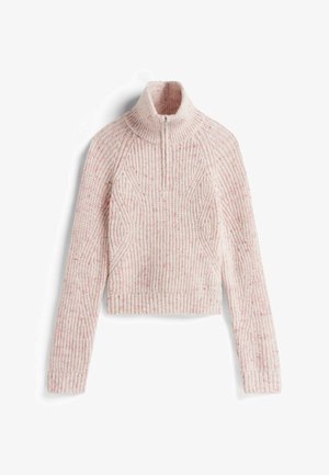 Lys rosa cropped sweater med højt krave, struktureret ribstrik og subtile spottede detaljer. Har en halvlukning ved halsen.