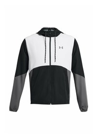 Czarna i biała kurtka przeciwdeszczowa z kapturem, z zamkiem z przodu, sznurkiem ściągającym oraz szarymi akcentami na rękawach i bokach. Obecne logo Under Armour.