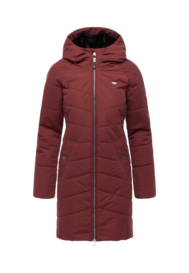 Bordeauxfärgad vadderad lång kappa med huva, framzipper och tryckknappar som accent. Den har snedställt sömnad och en mjuk innerfoder.