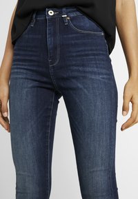 ONLY Tall ONLGOSH HIGHWAIST - Calças de ganga de corte skinny - dark blue denim