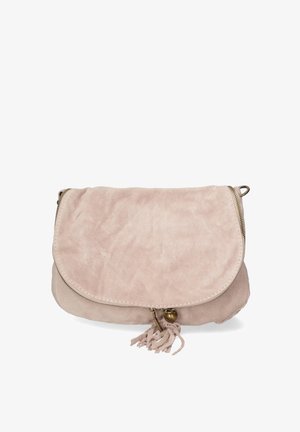 Hellrosa Wildleder-Clutch mit einem geschwungenen Deckel, Reißverschluss und dekorativem Quast. Weiche Textur und minimalistisches Design.