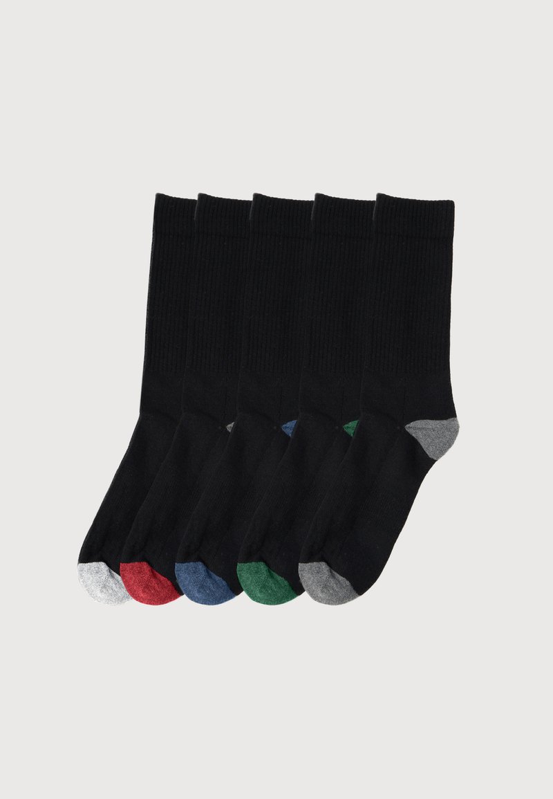 Cinq chaussettes noires montantes alignées côte à côte, chacune avec un bout et un talon de couleur différente : blanc, rouge, bleu, vert et gris.