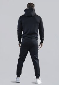 SIKSILK MUSCLE FIT JOGGERS - Tracksuit bottoms - black