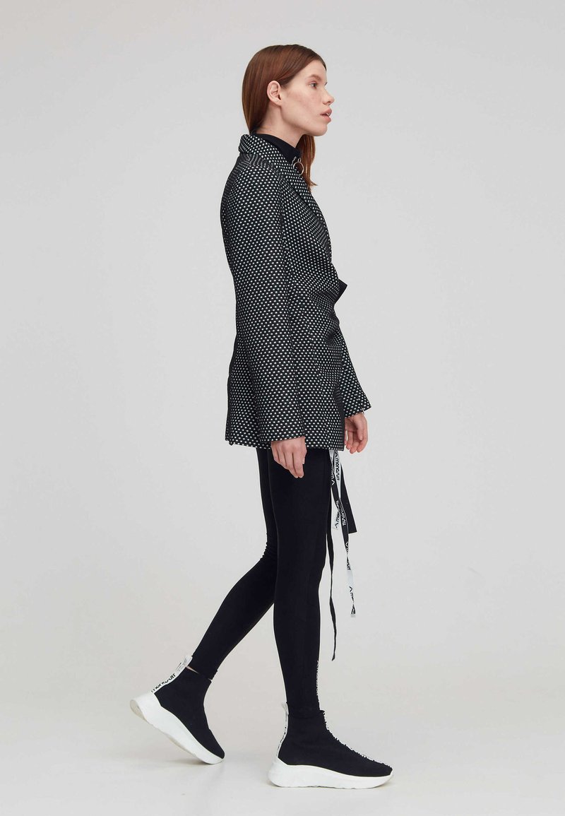 Damen Parkas | MONOSUIT Kurzmantel schwarz - MP83080 Damen Parkas | MONOSUIT Kurzmantel schwarz - MP83080