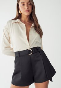 BWLDR NEVA SHORTS - Šorti - black