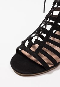 New Look Wide Fit Sandaalit nilkkaremmillä - black