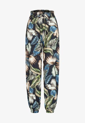Nohavice s tropickým vzorom listov v zelených, modrých a krémových farbách na tmavom pozadí, so sťahovacím pásom a zúženými manžetami.