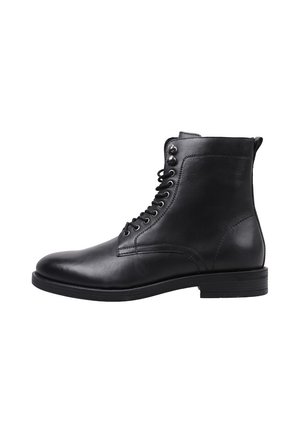 Bota de cuero negra con cordones hasta el tobillo, punta redonda y tacón bajo, vista de lado sobre fondo blanco liso.