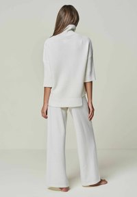 YOU LOOK PERFECT SET - Pyjamas - bonewhite