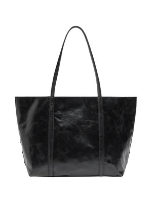 Czarna skórzana torba tote o gładkiej, połyskującej teksturze. Posiada dwa długie uchwyty oraz konstrukcyjny kształt, z pionowym przeszyciem dla uwydatnienia detali.