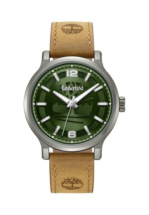 Montre-bracelet Timberland ronde argentée avec cadran vert embossé, index blancs, bracelet en cuir beige et logo arbre Timberland sur le bracelet.
