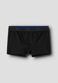 Boxer ajustados negros fabricados en un material suave, con una cinturilla elástica azul que presenta detalles de logotipo. Ajuste entallado con costuras suaves y sin etiquetas visibles.