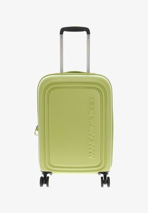 Valise rigide vert clair avec quatre roues pivotantes noires et une poignée noire rétractable, vue de face.