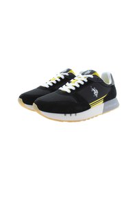 Černé tenisky s žlutými akcenty a bílými tkaničkami. Vyrobené z l mesh a semišu, s masivní bílou podrážkou a strukturovaným gumovým dnem.