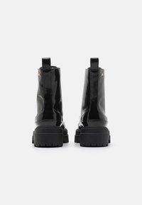 Tommy Hilfiger FLAG RAIN LACE UP BOOT - Platform bokacsizmák - black