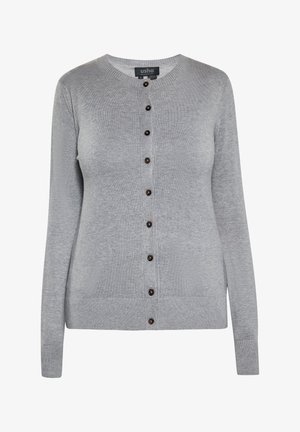 Szürke kardigán puha kötött anyagból, kerek nyakkivágással és hosszú ujjakból áll, az elején sötétbarna gombokkal rögzítve.