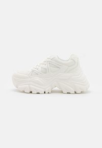 Trainers - white
