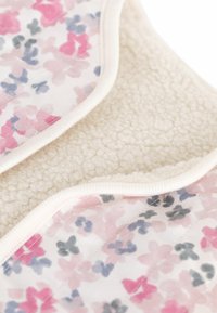 Petit Bateau BÉBÉ GILET FAUSSE FOURRURE - Γιλέκο - milk/multicolour