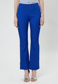 INFLUENCER FLARED - Pantaloni - royal