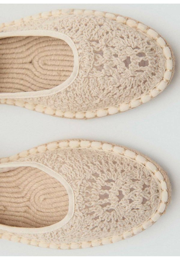 FLATS - Ankle cuff ballet pumps - ecru4