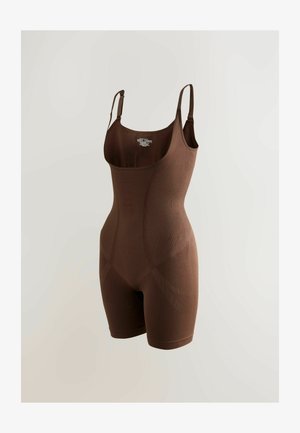 Brun shapewear bodysuit med justerbare stropper, sømløst design, ribbet tekstur og korte ben, der fremhæver en glat silhuet.