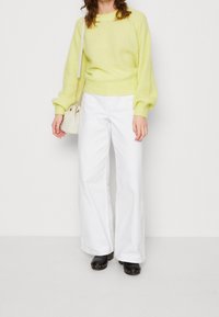 Second Female Pullover - light yellow