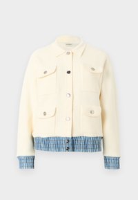 Κρεμ μάλλινο σακάκι με τέσσερις τσέπες με φλάπ, ασημένια κουμπιά και μπλε επένδυση με καπιτονέ στα μανίκια και το τελείωμα.