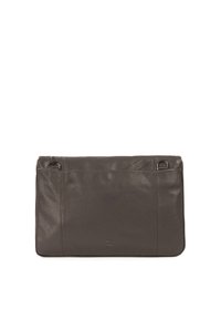 Borsa a tracolla in pelle di colore marrone scuro, forma rettangolare con superficie liscia, bordi superiori ripiegati e due accessori in metallo ai lati.