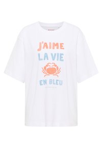 Weißes T-Shirt mit kurzen Ärmeln, das einen Grafikdruck mit orangefarbigem und blauen Text sowie einer Krabbenillustration zeigt. Hergestellt aus weichem Baumwollmaterial.