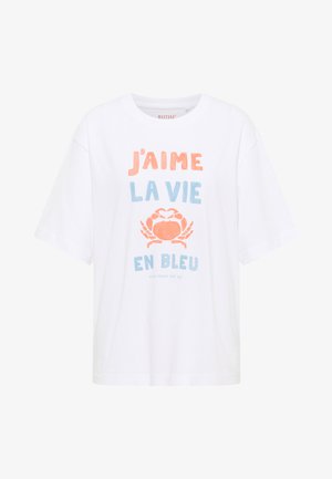 Weißes T-Shirt mit kurzen Ärmeln, das einen Grafikdruck mit orangefarbigem und blauen Text sowie einer Krabbenillustration zeigt. Hergestellt aus weichem Baumwollmaterial.