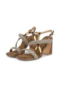 Sandalias de tacón alto en dorado y beige con tiras cruzadas, adornadas con diamantes de imitación. Presentan una plantilla de ante texturizado y un tacón cuadrado.
