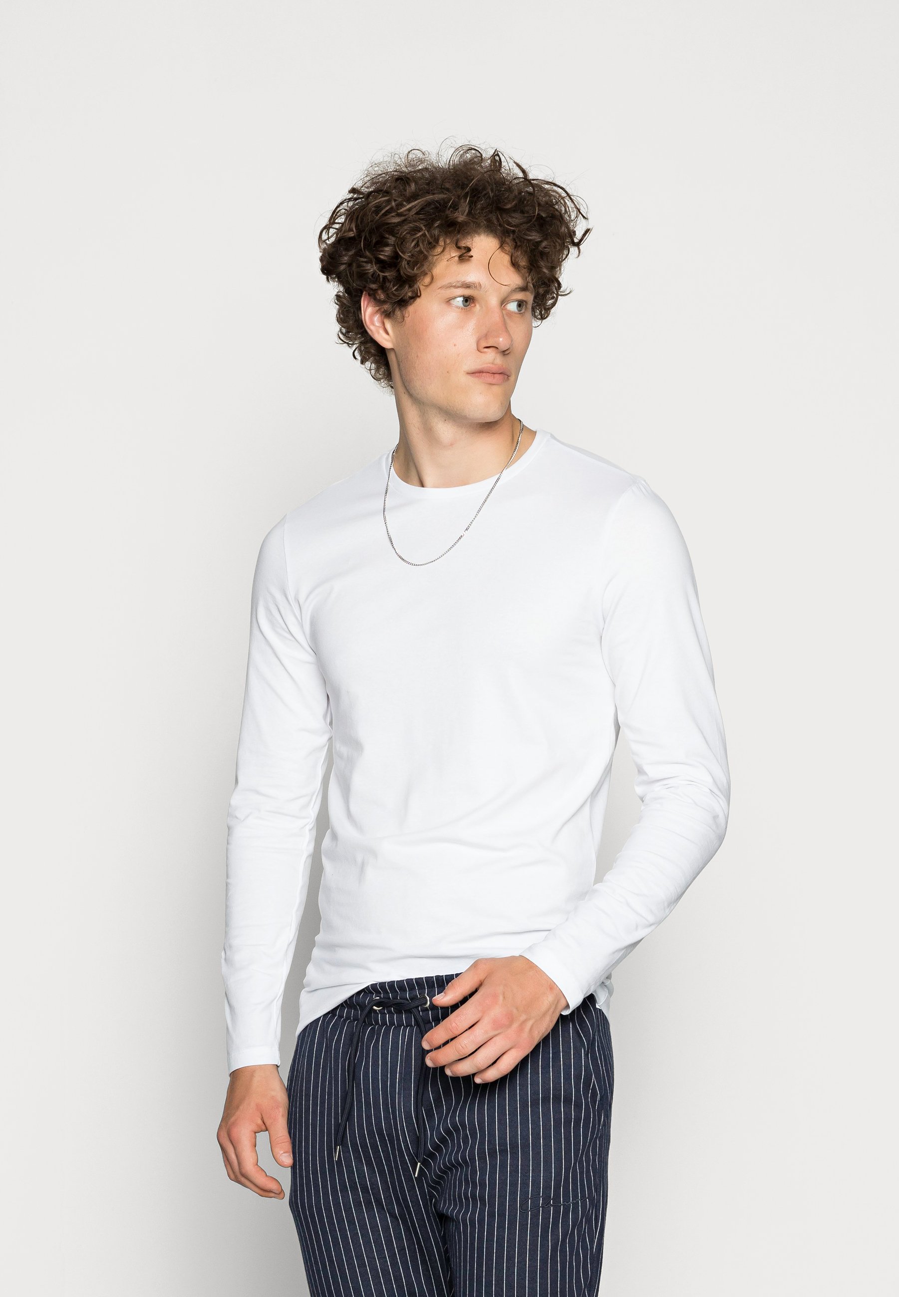 Herrer ONSBASIC SLIM TEE - Langærmede T-shirts Herrer ONSBASIC SLIM TEE - Langærmede T-shirts